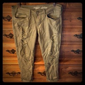 Denizen Low-Rise Capris Distressed